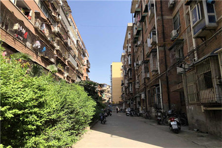 铂悦府三室两厅两卫南北通透户型带储藏室有证可分期送露台